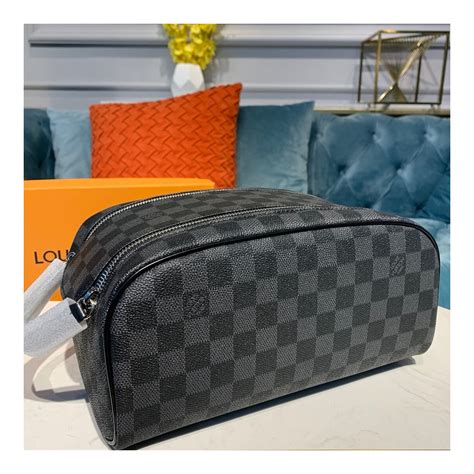 dopp kit louis vuitton|Louis Vuitton toiletry pouch 15.